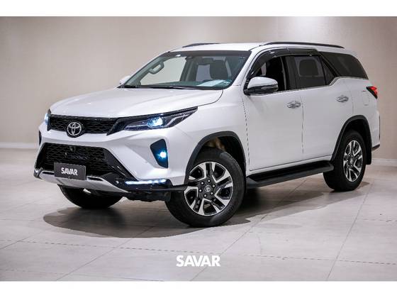 TOYOTA HILUX SW4 2.8 D-4D TURBO DIESEL SRX PLATINUM 7L 4X4 AUTOMÁTICO